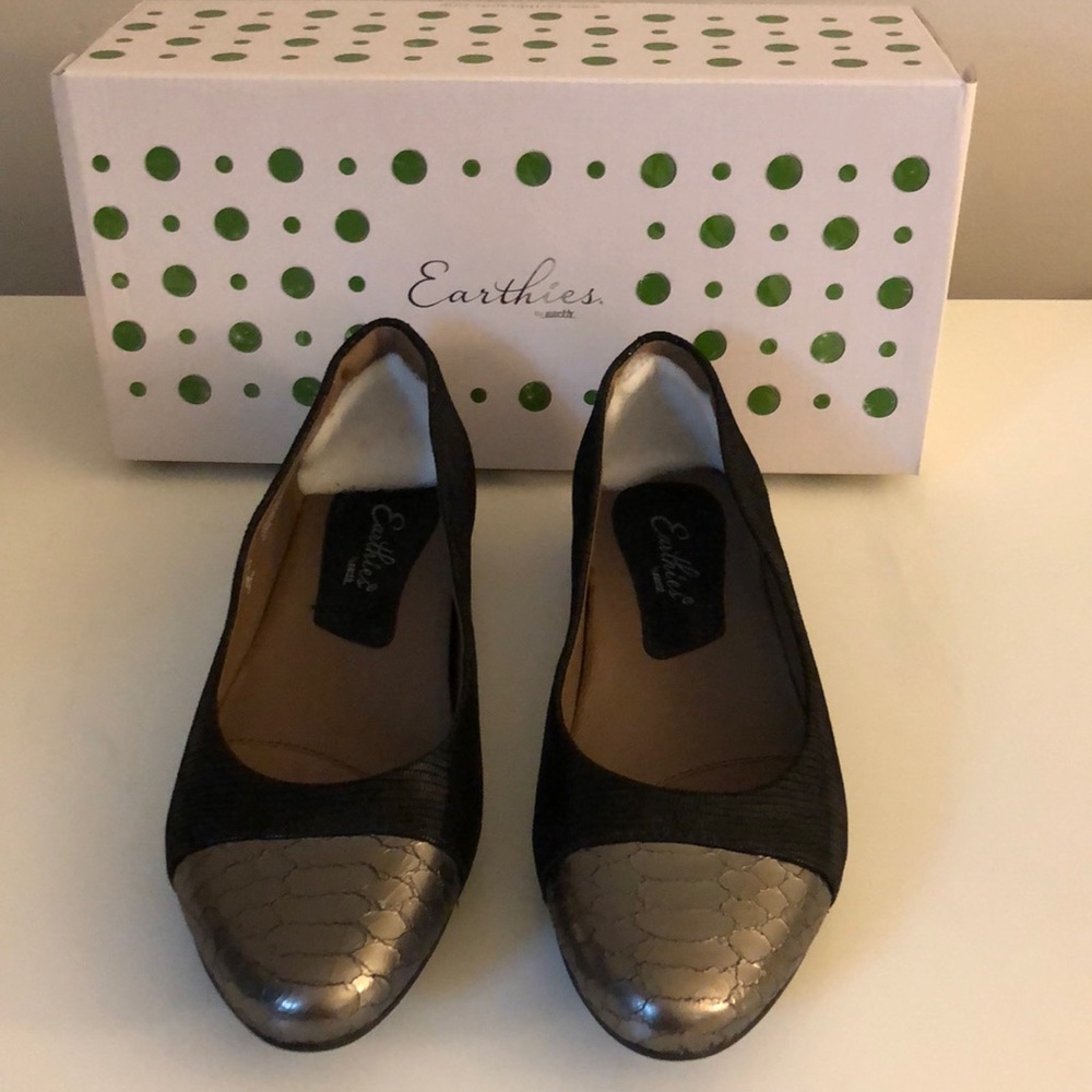 Black Hanover Earthies Flats suede size 9 women
